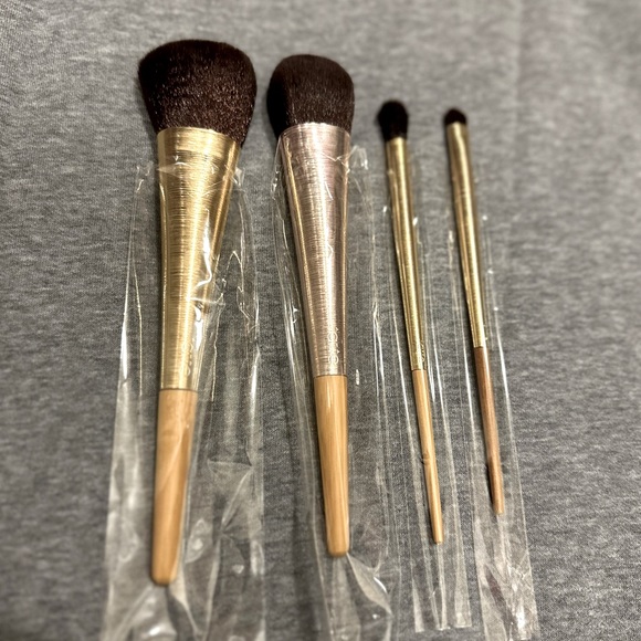 NWOB Set of 4 Tarte Makeup Brushes - Picture 3 of 5
